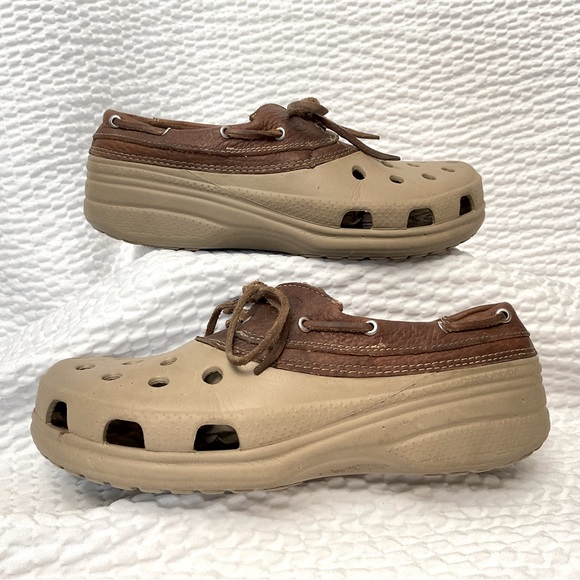 Crocs Pit Crew Islander Boat Unisex Shoes Brown/Tan Size M5-W7 - Picture 1 of 8
